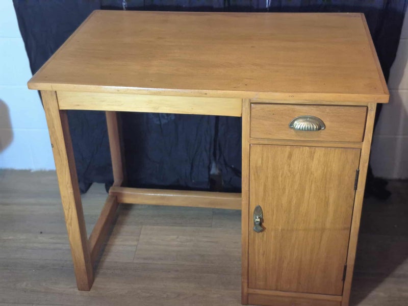 DESK - RIMU - SMALL - EXCELLENT CONDITION Carousel 1
