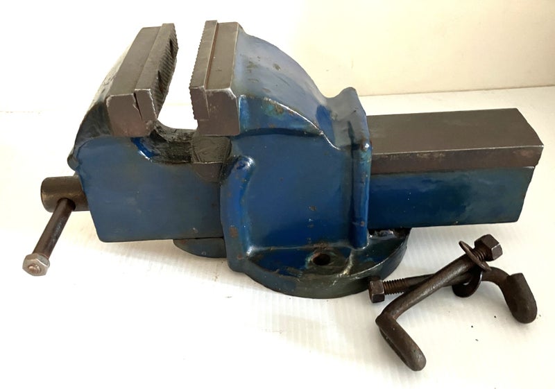 Engineers Bench top Vice. Carousel 1
