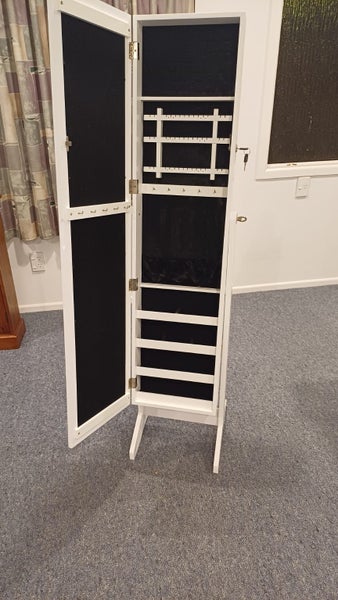 Jewelry Cabinet Carousel 7