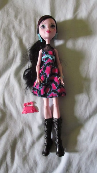 Monster High Draculaura Welcome to Monster High Carousel 1