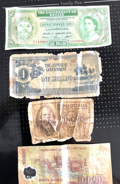 Estate old international bank notes. Carousel 1