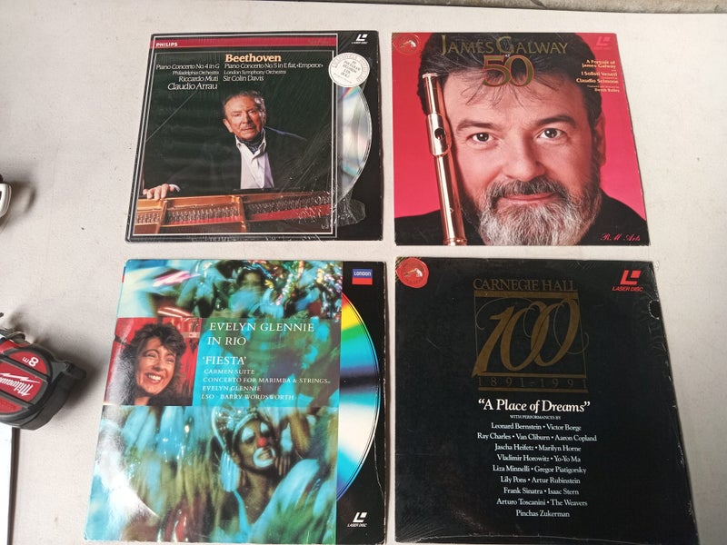 lot of 4 music laserdiscs -- classical / opera etc Carousel 1