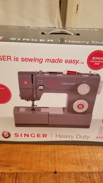 SINGER sewing machine, Heavy Duty 4432 Carousel 1