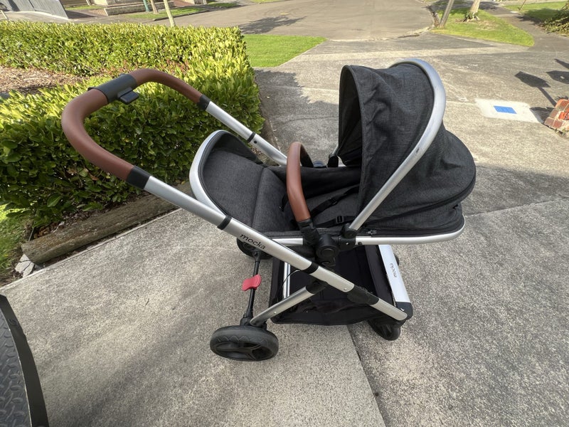 Mocka Matilda pushchair Carousel 1