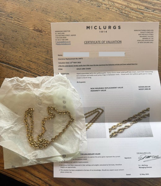 9ct yellow gold. Carousel 1