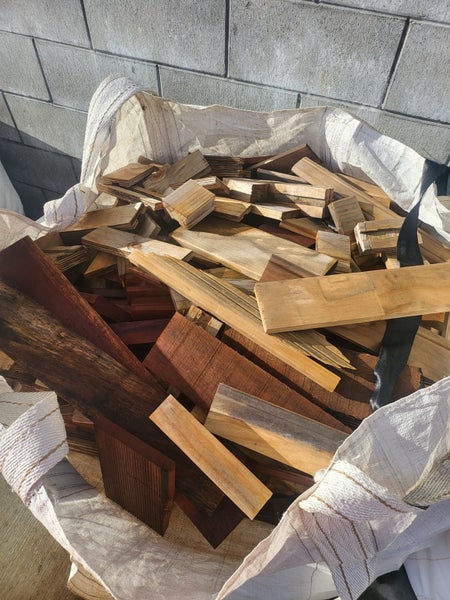 HOBBYIST / ENTHUSIAST / FIREWOOD - HARDWOOD / PINE - 1m3 BAG Carousel 1