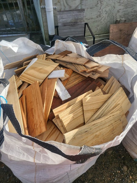 HOBBYIST / ENTHUSIAST / FIREWOOD - HARDWOOD / PINE - 1m3 BAG Carousel 1