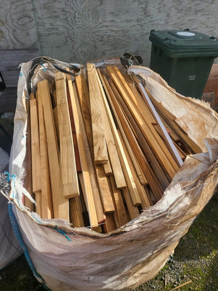 HOBBYIST / ENTHUSIAST / FIREWOOD - PINE - 1m3 BAG Carousel 1