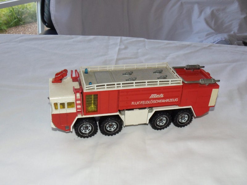 Vintage Siku Airfield fire Truck Carousel 1