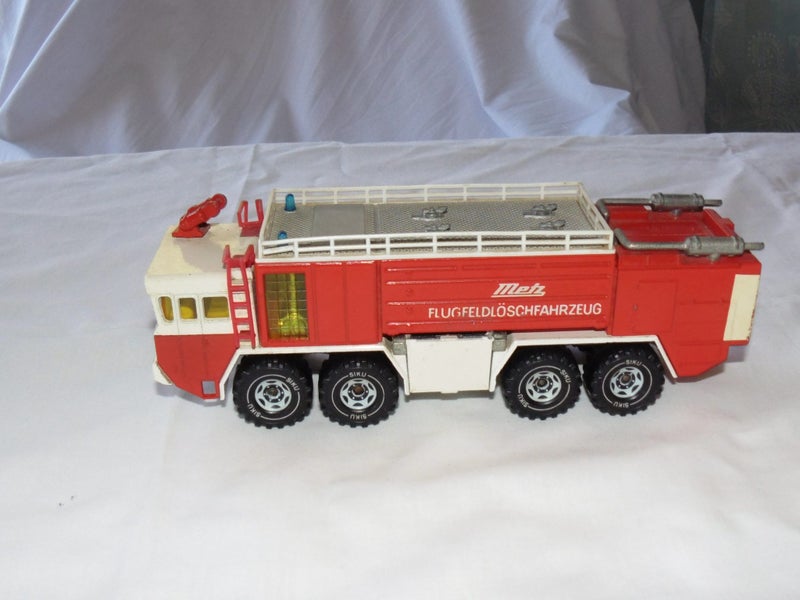 Vintage Siku Airfield fire Truck Carousel 15