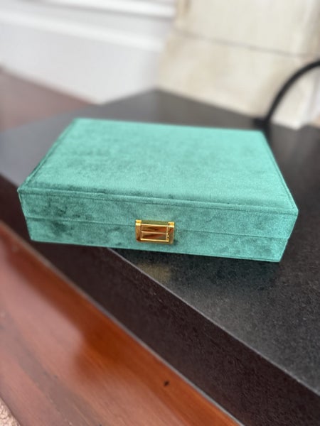 Green velvet jewellery box NEW Carousel 2
