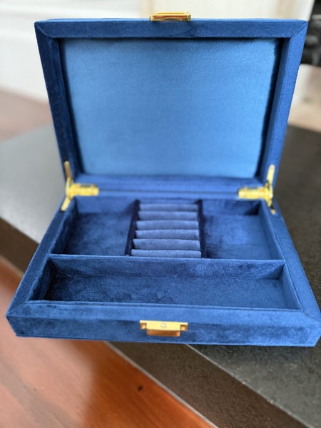 Blue velvet jewellery box NEW Carousel 1