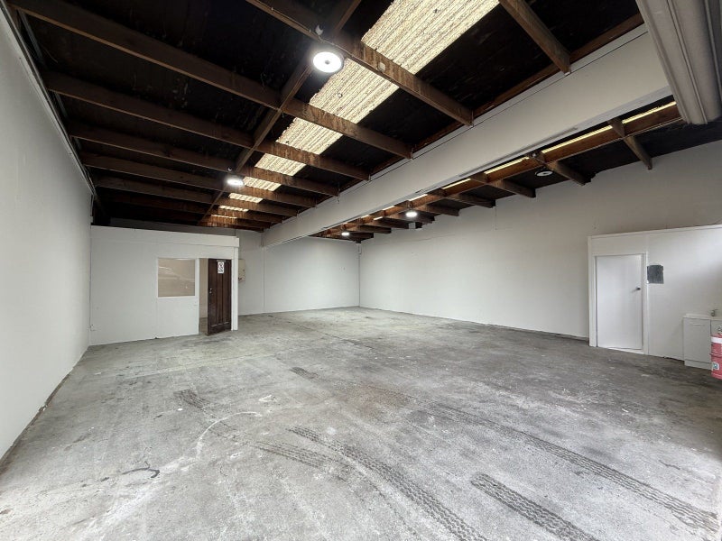 Image 1 of 7