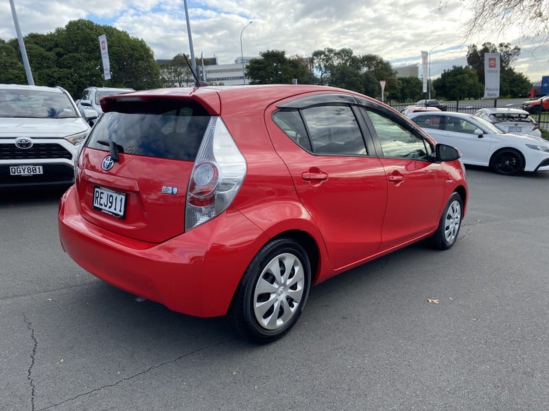 2014 Toyota Aqua 1.5P Hybrid S62863273581443111