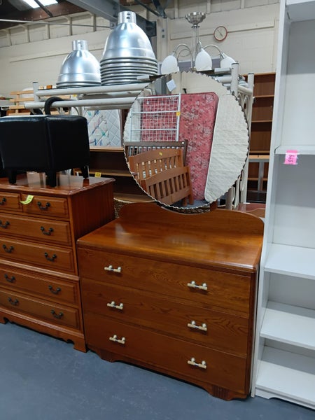 1203 VERY TIDY SOLID OAK VINTAGE DRESSER Carousel 1