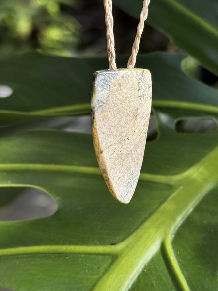 Pounamu Niho (Tooth) Pendant - Niho Marama Carousel 4