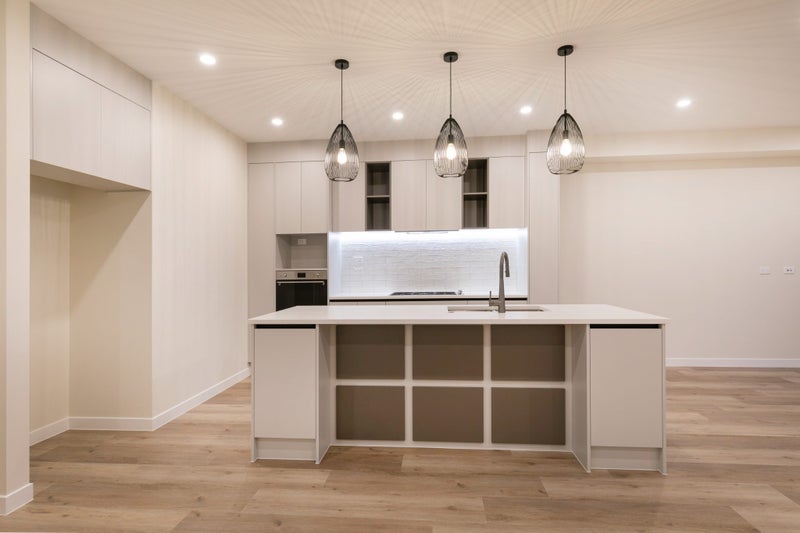 Image 3 of 28