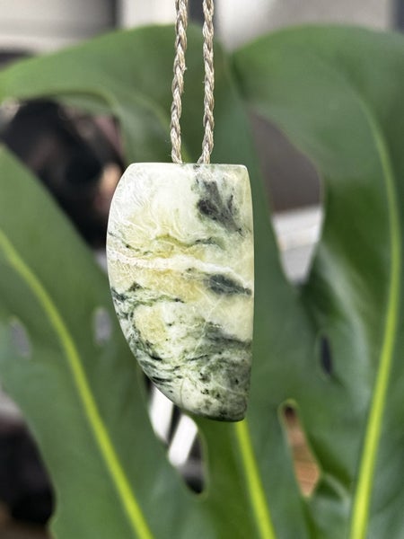Pounamu Niho (Tooth) Pendant - Niho Whiti Carousel 2
