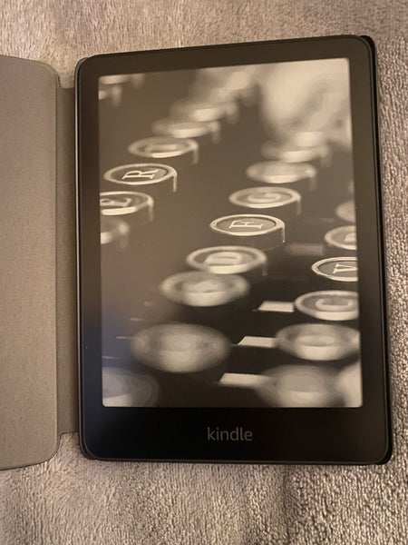 Kindle Paperwhite + Case Carousel 2