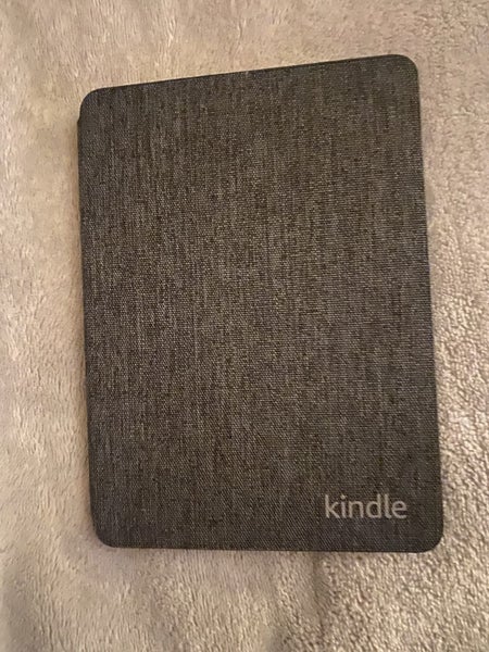 Kindle Paperwhite + Case Carousel 1