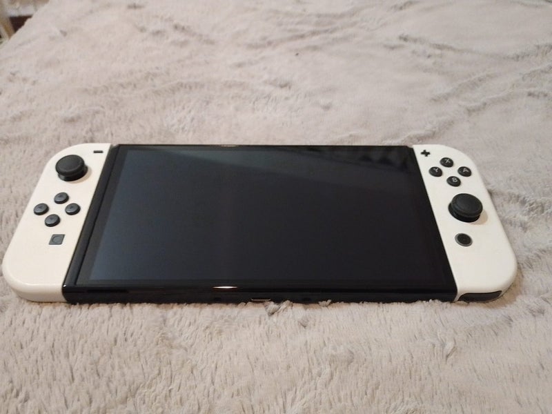 **NINTENDO SWITCH OLED BUNDLE** Carousel 7