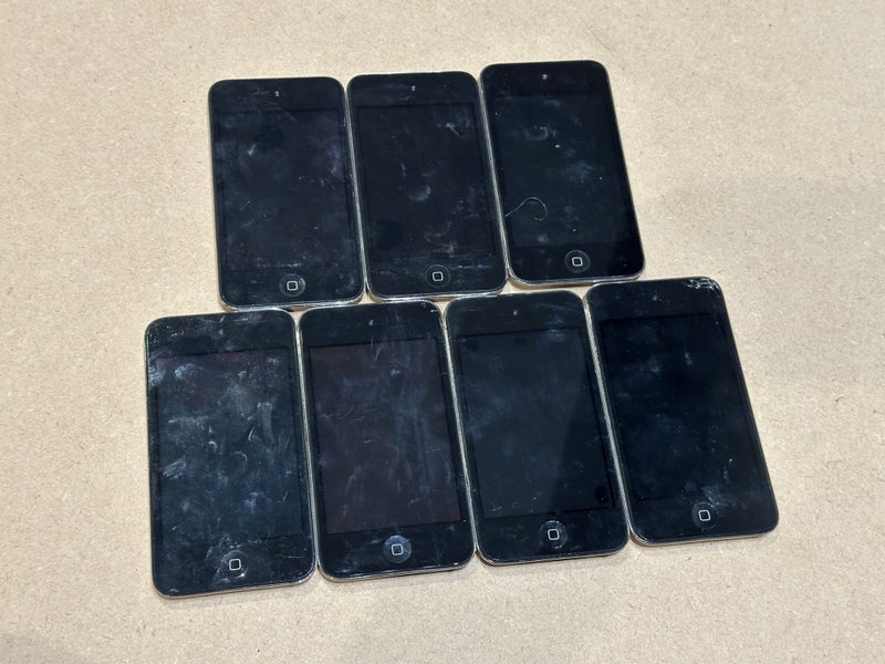 7x iPod touch 4th Gen - 8GB Carousel 1