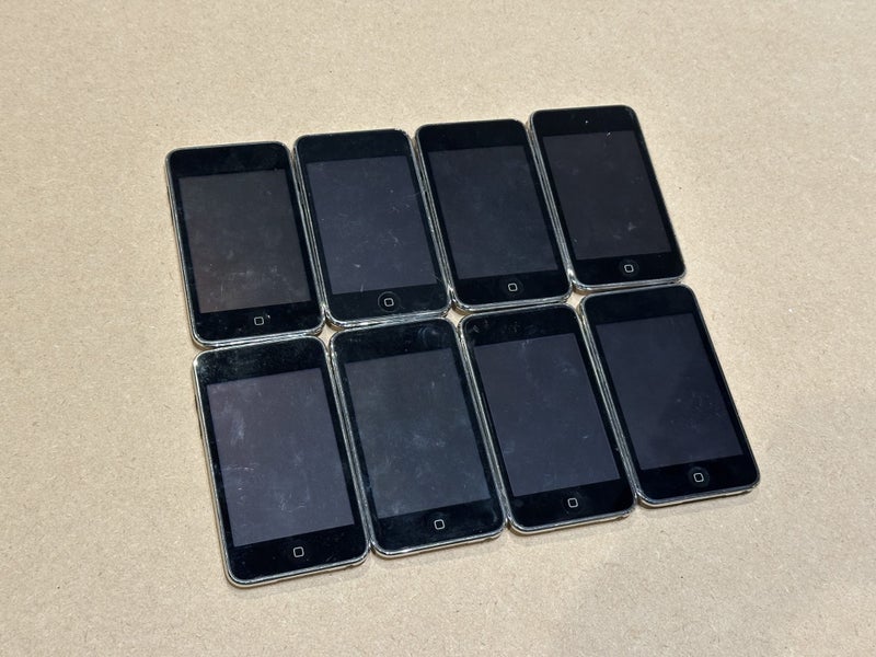 8 x iPod touch 2nd Gen - 8GB Carousel 1