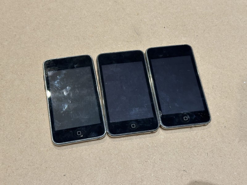 3x iPod touch 2nd Gen - 16GB Carousel 1
