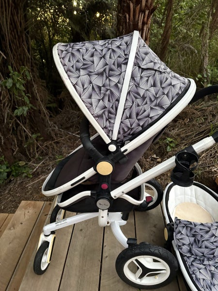 Silver Cross Pram & Bassinet attachment Carousel 2