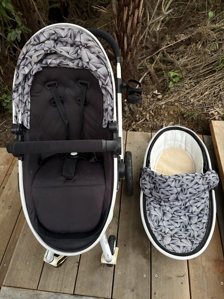 Silver Cross Pram & Bassinet attachment Carousel 1