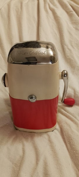 Vintage retro Ice-O-Mat ice crusher. Carousel 1