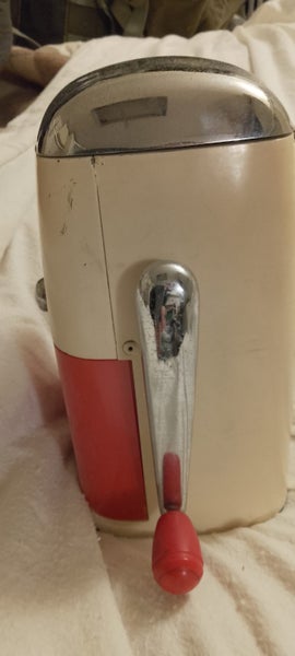 Vintage retro Ice-O-Mat ice crusher. Carousel 2