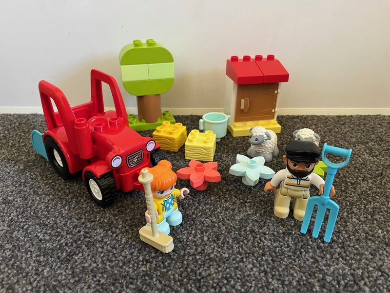 Duplo - Farm Tractor and Animal Care Carousel 1