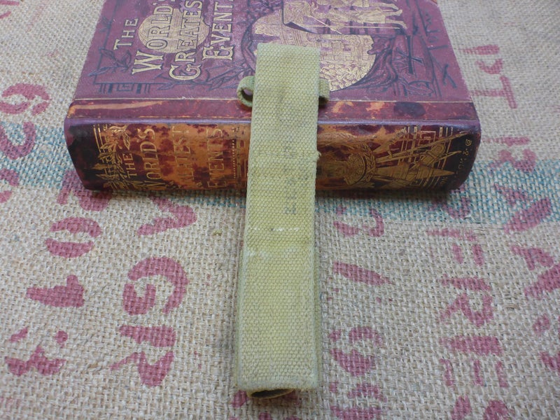 Awesome Old NZ WW2 1937 Pattern Military Webbing Attachment Rifle Bayonet Frog Carousel 2
