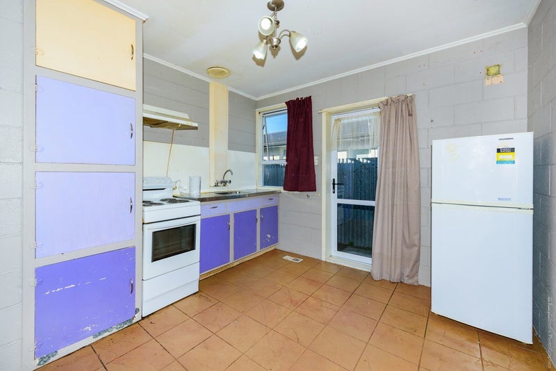Image 2 of 19