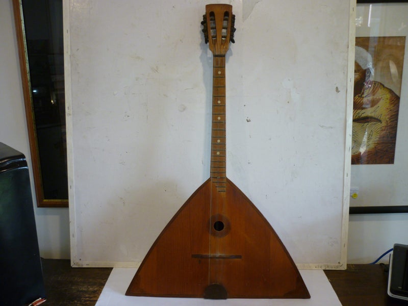 BALALAIKA STRING INSTRUMENT. VINTAGE.63612135581569114
