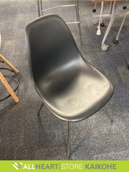 Moulden Plastic Chair/Seat Carousel 1