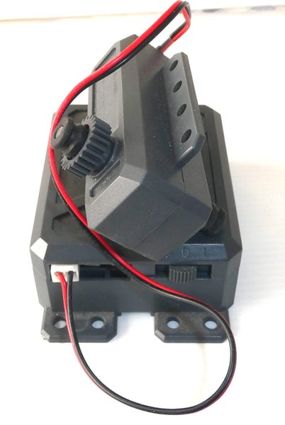 Meccano Electric Motor and 6 Volt Battery Box Carousel 1