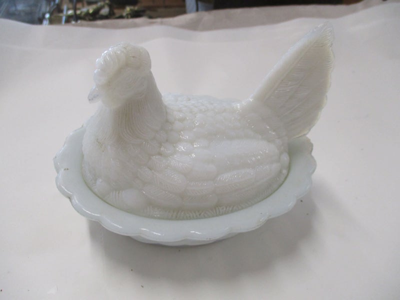 SH959 - Vintage Milk Glass Chicken - Great Look Carousel 1