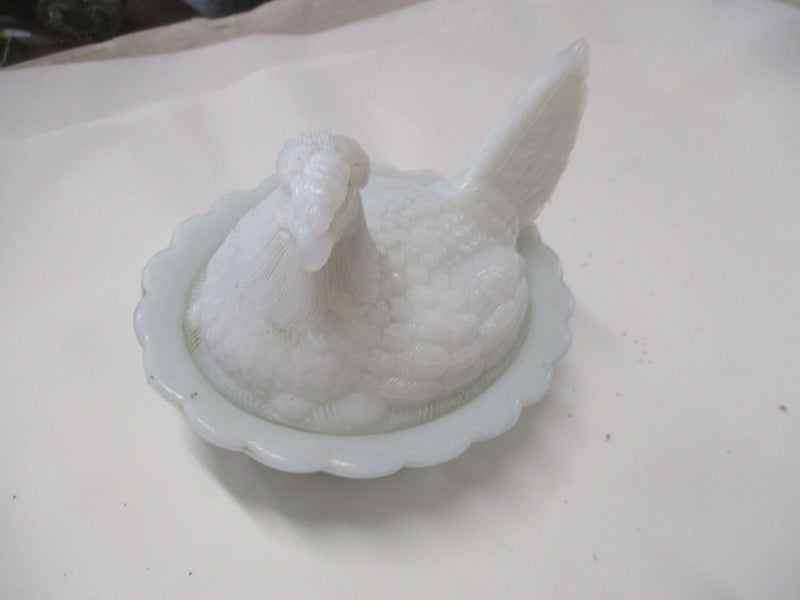 SH959 - Vintage Milk Glass Chicken - Great Look Carousel 5