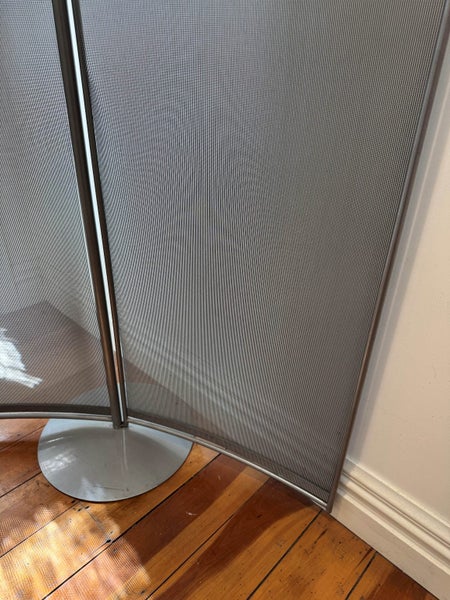 Mesh divider screen Carousel 2