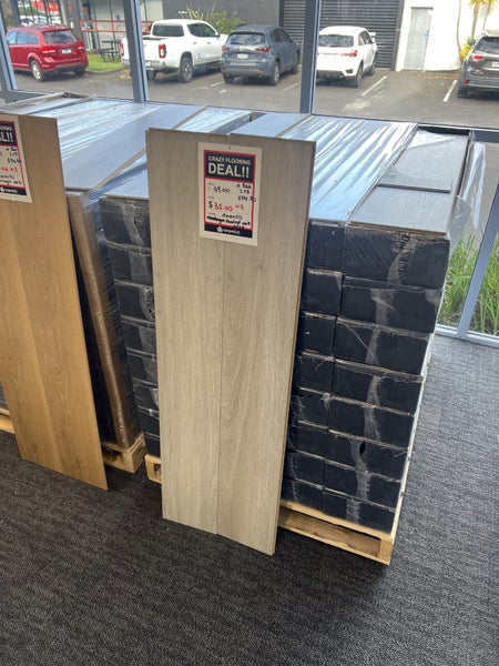 Laminate Amento Frosted Oak Grey 8mm Carousel 1