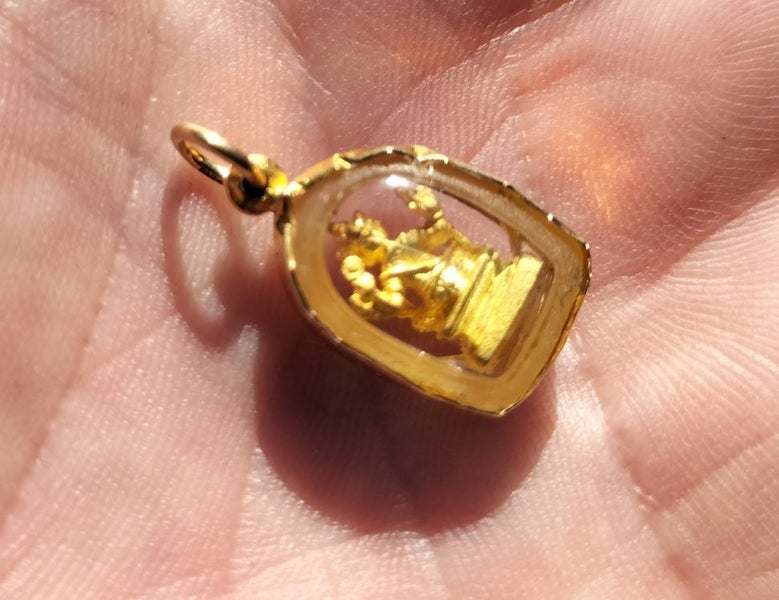 18ct Gold Thai Hindu Brahma Pendant Carousel 6