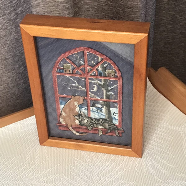 ^^ CROSS STITCH 2 Cats in an open window ^^ Framed Glass Brand New /ENCHANTING Carousel 2