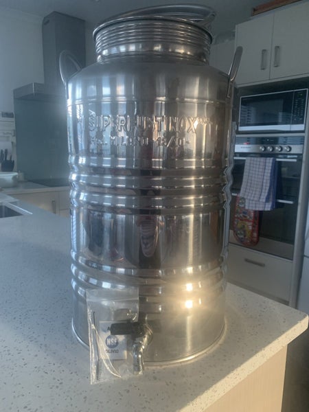 Stainless steel storage and dispenser tank 30 Litre Carousel 1