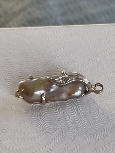 Gold and pearl pendant Carousel 2