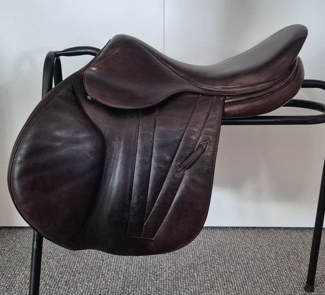 Butet Doublee Jump Saddle 17"62864741434115111