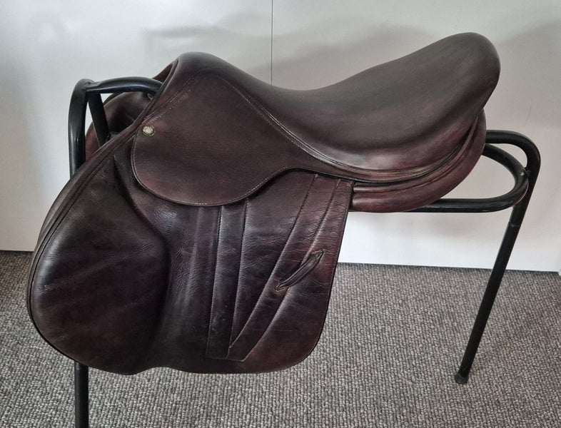 Butet Doublee Jump Saddle 17"62864741434115112