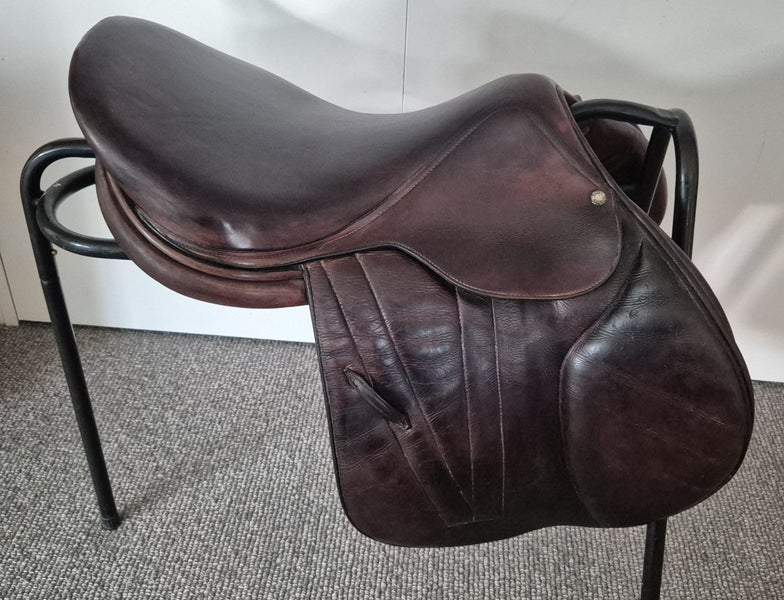 Butet Doublee Jump Saddle 17"62864741434115113