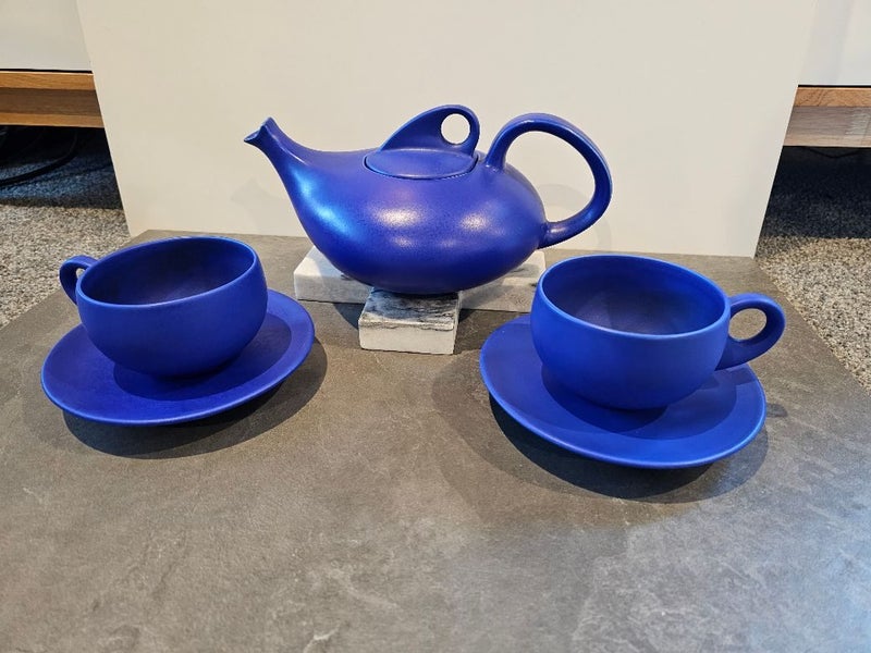 NZ Made Steiner Ceramics 6 Cup Teapot & 2Cups & Saucers. Ooh La la the Color. Carousel 1
